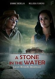 Камень в воде