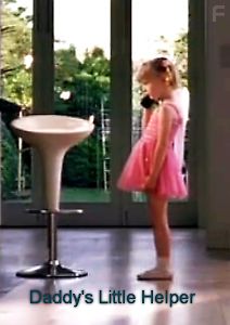 Папина маленькая помощница